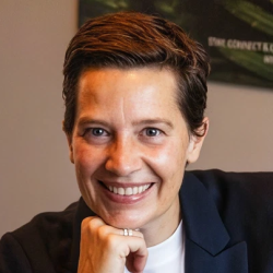 Portret van Steffie van den Bosch, oprichter van Young People Living